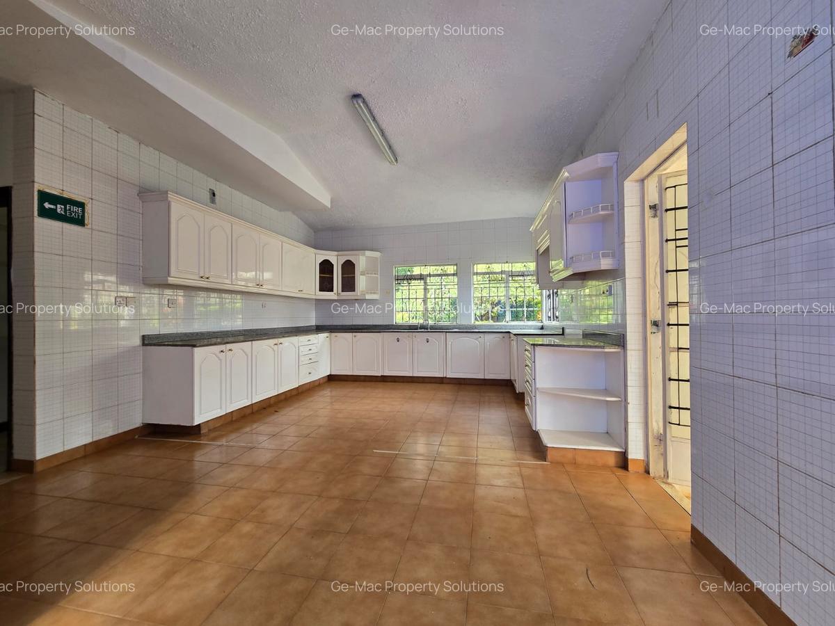 4 Bed House with En Suite in Gigiri - 17