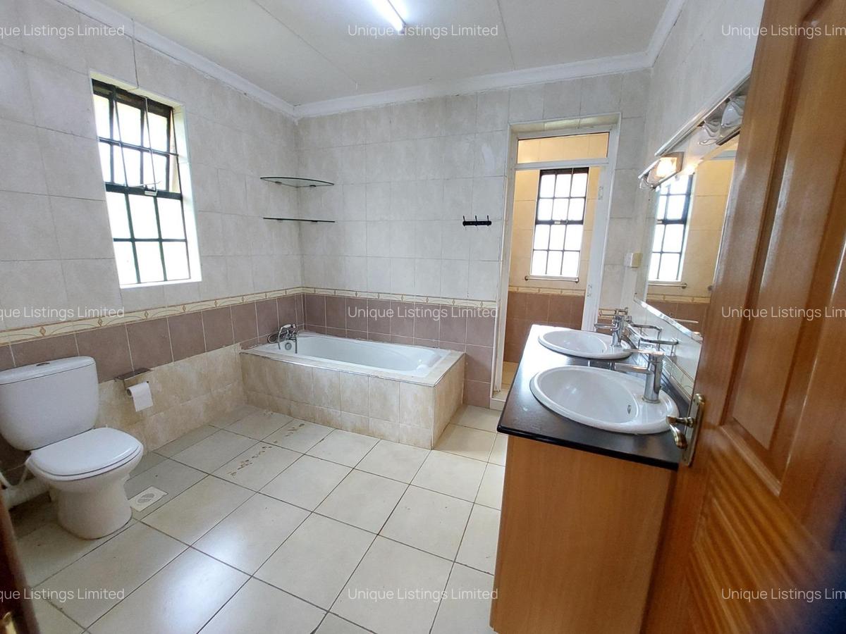 4 Bed House with En Suite in Runda - 12