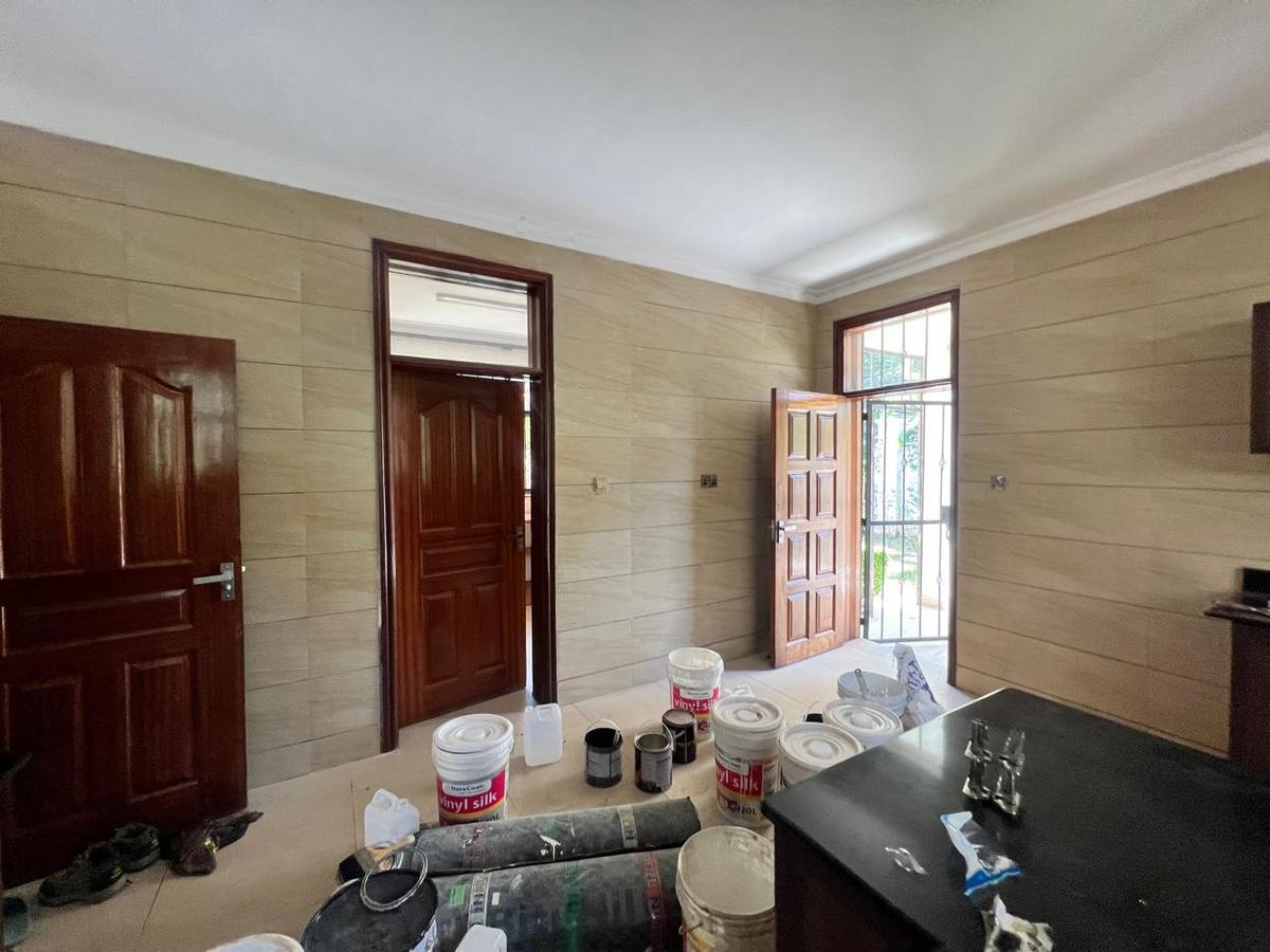 5 Bed Villa with En Suite in Kitisuru - 10