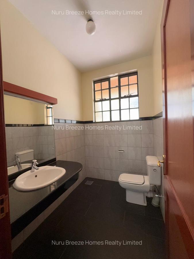 4 Bed House with En Suite in Runda - 11