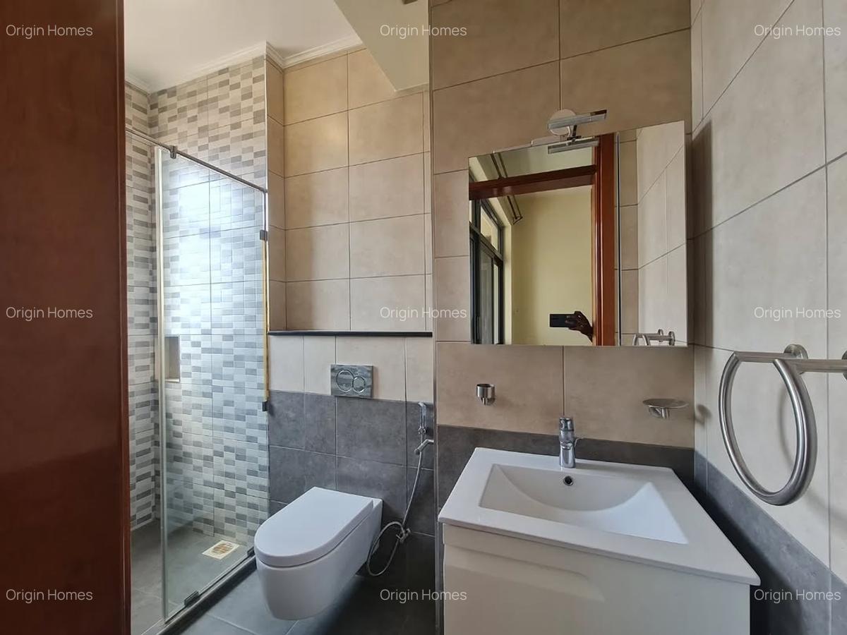 3 Bed Apartment with En Suite at Parkland - 5