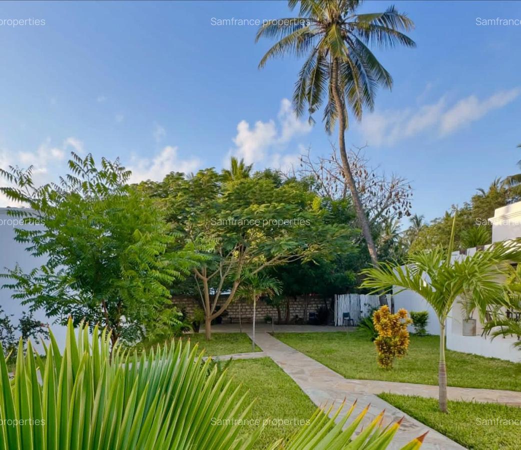 2 Bed Villa with En Suite at Watamu - 3