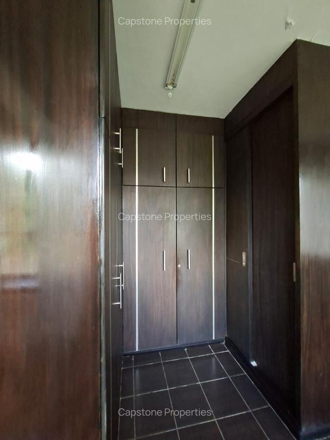 6 Bed House with En Suite in Runda - 16