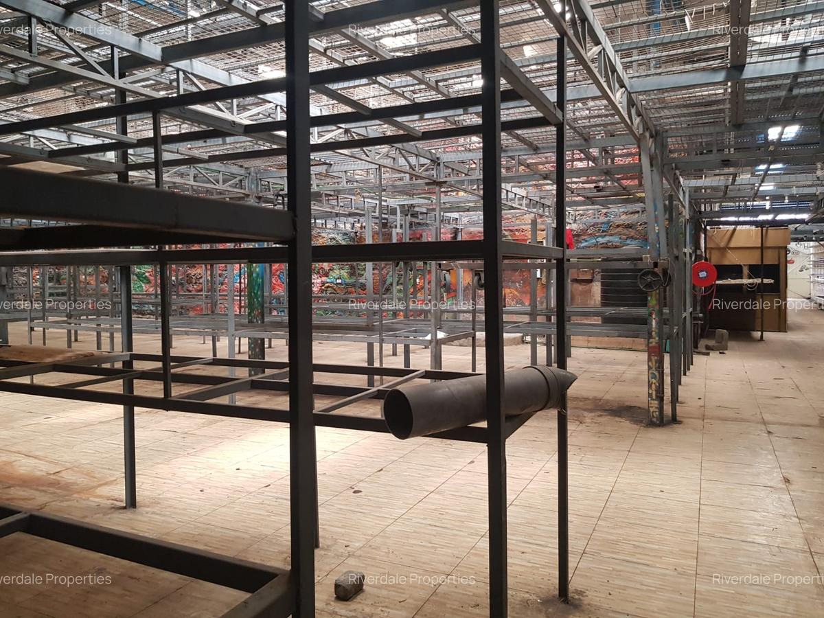 20,000 ft² Commercial Property in Industrial Area - 3