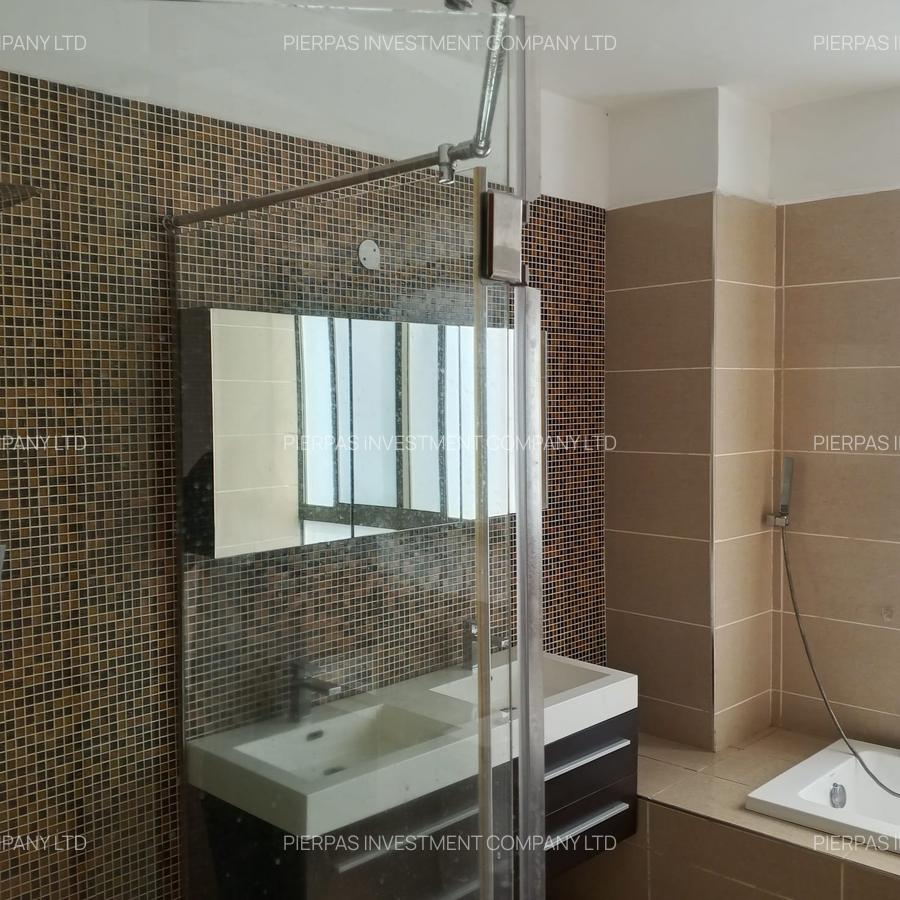 Serviced 3 Bed Apartment with En Suite in Parklands - 8