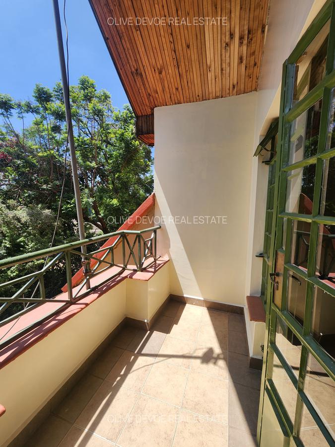 4 Bed Townhouse with En Suite in Lavington - 17