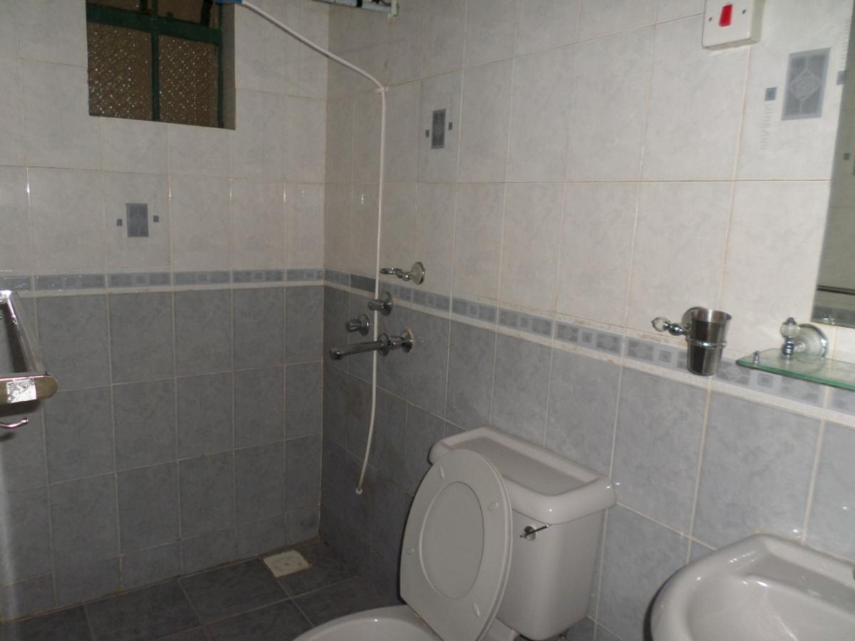 3 Bed Apartment with En Suite at Lavington - 17