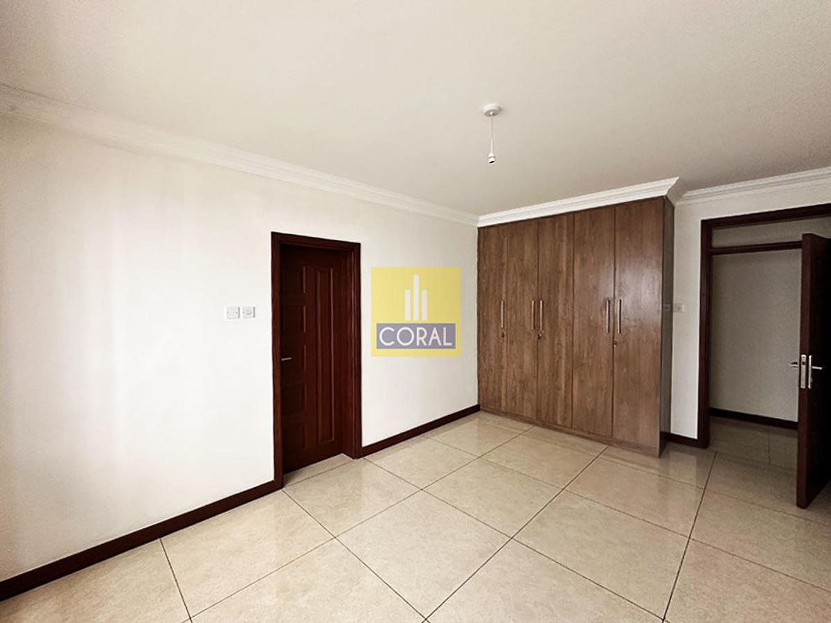 3 Bed Apartment with En Suite in Parklands - 5