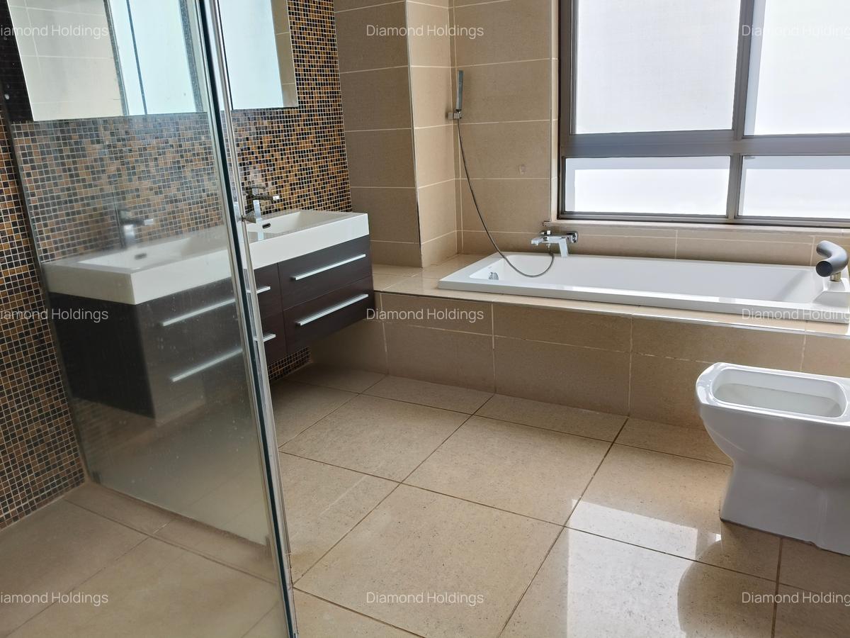 3 Bed Apartment with En Suite at Parklands - 13