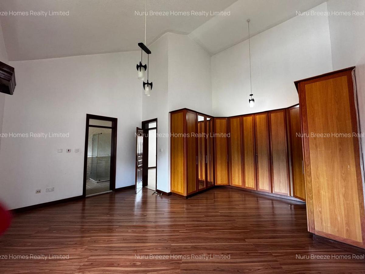 4 Bed Townhouse with En Suite in Brookside - 16