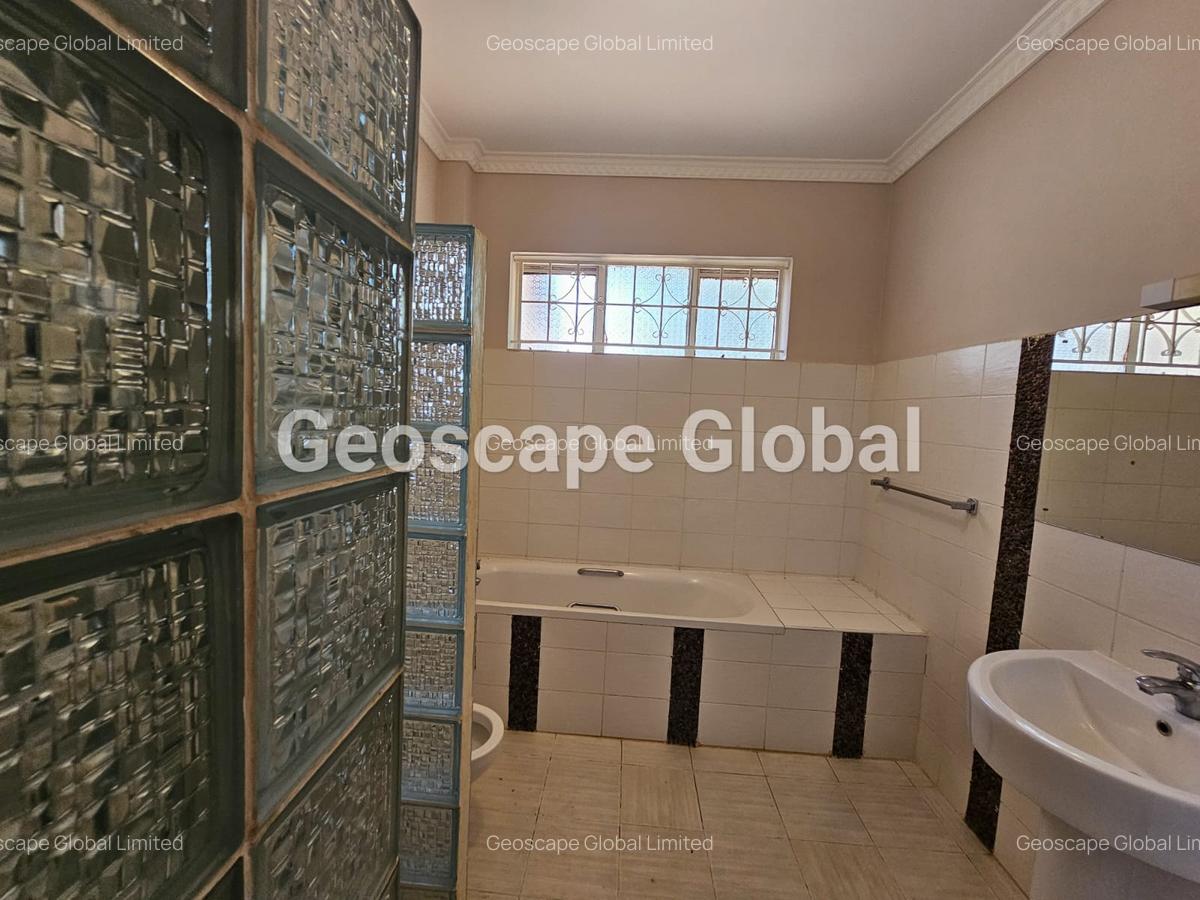 4 Bed House with En Suite in Runda - 4