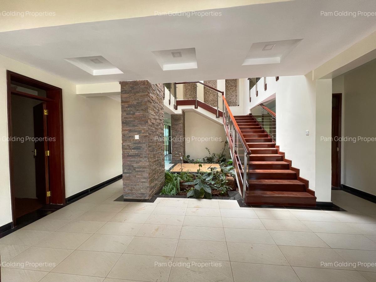 5 Bed Townhouse with En Suite in Karen - 3