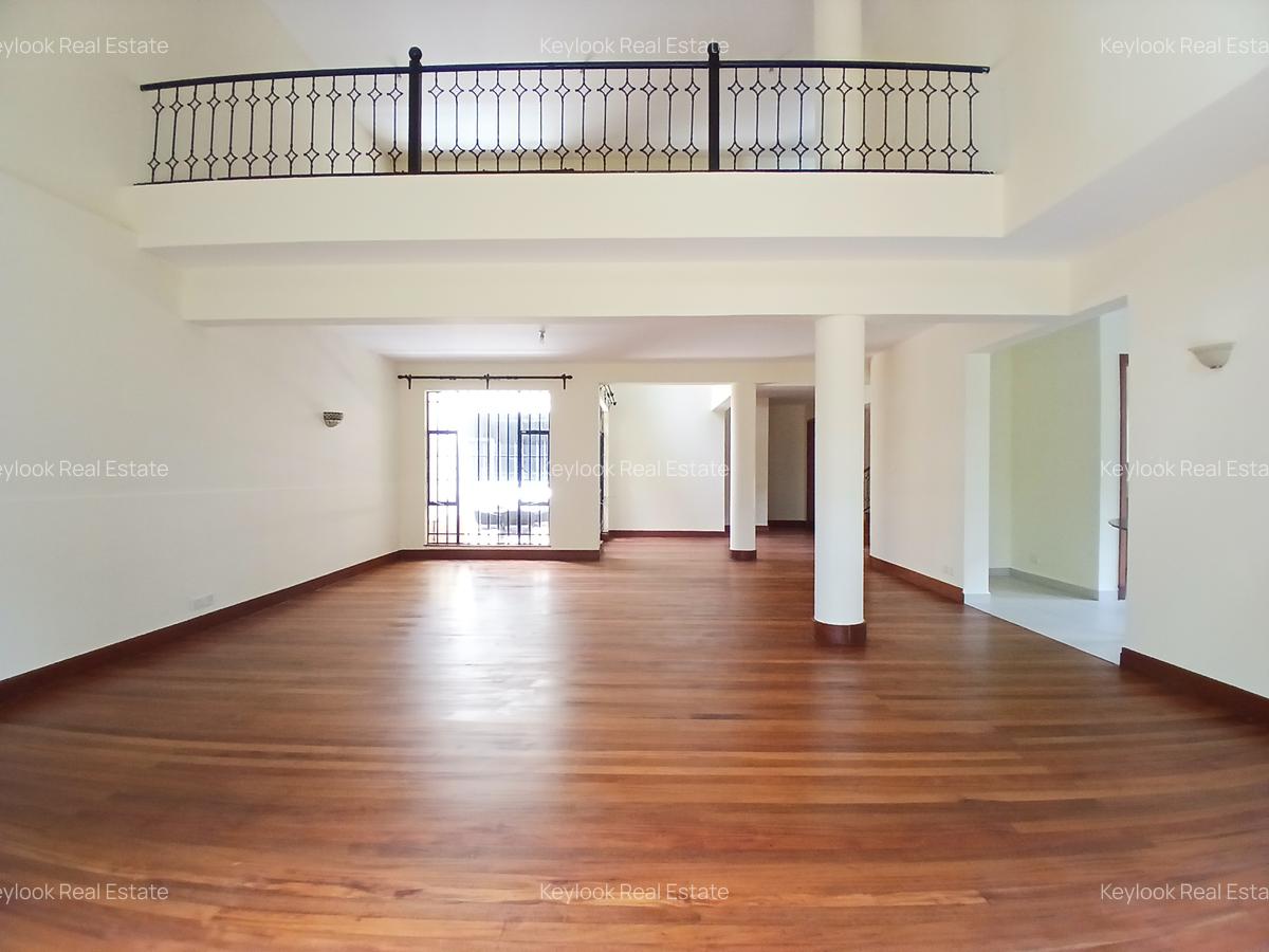 5 Bed Townhouse with En Suite at Lavington Green - 3