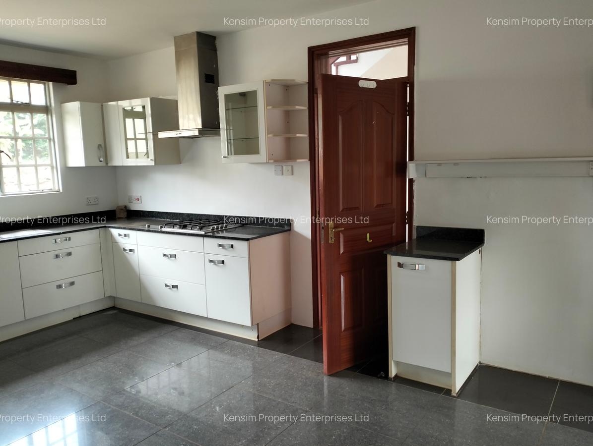 4 Bed Townhouse with En Suite in Nyari - 16