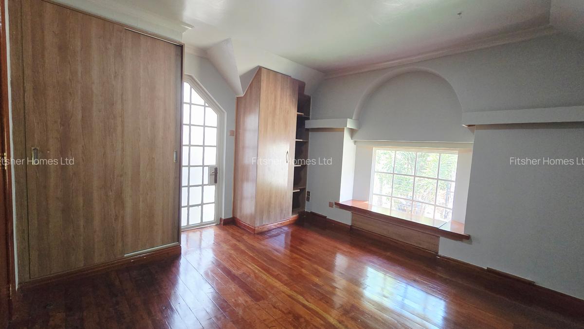 4 Bed House with En Suite in Runda - 15