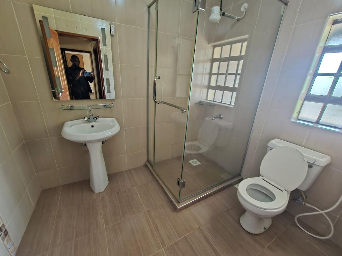 3 Bed House with En Suite in Rosslyn - 15