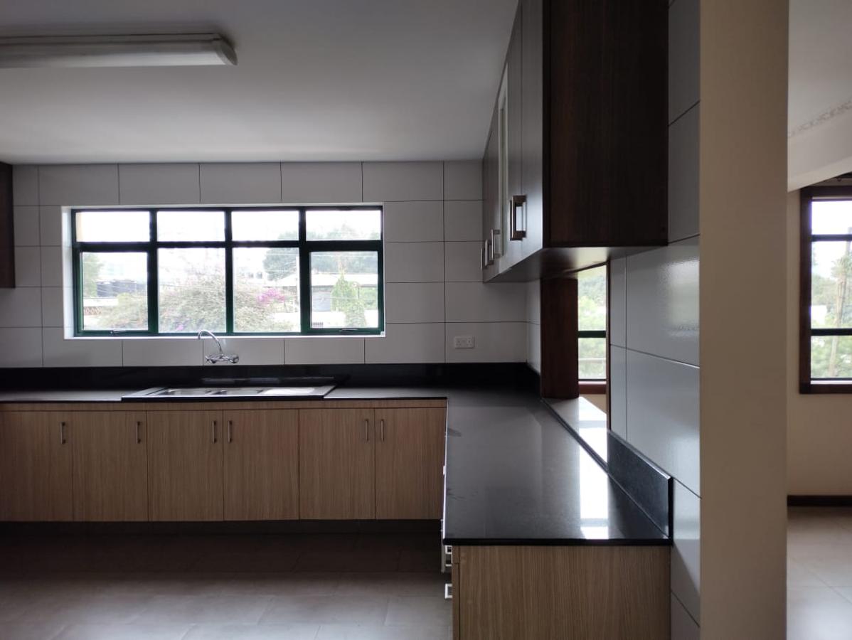 3 Bed Apartment with En Suite in Parklands - 6