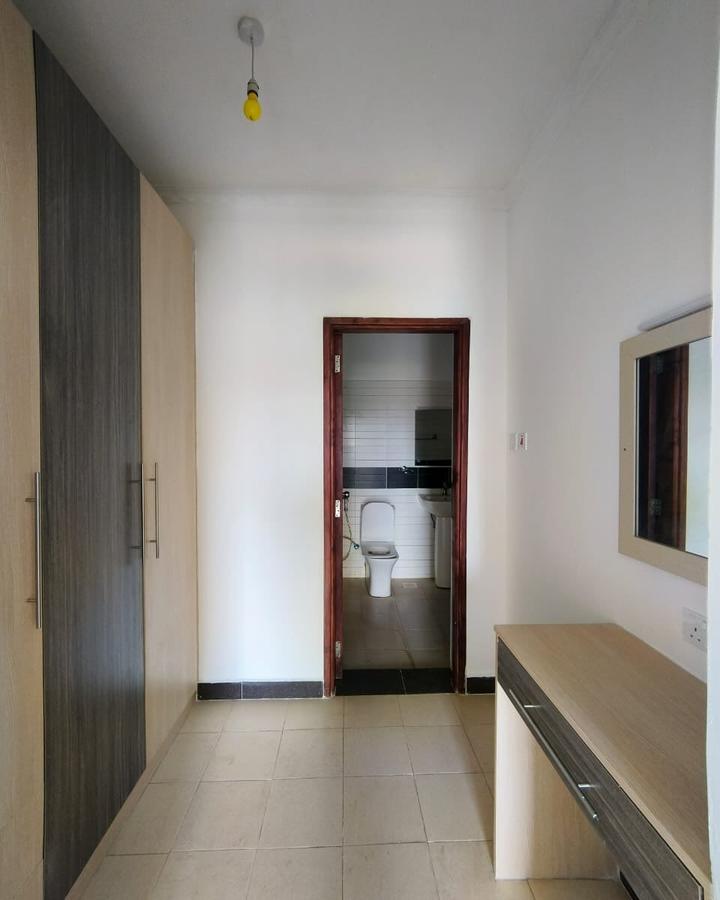 2 Bed Apartment with En Suite at Hatheru Road - 4