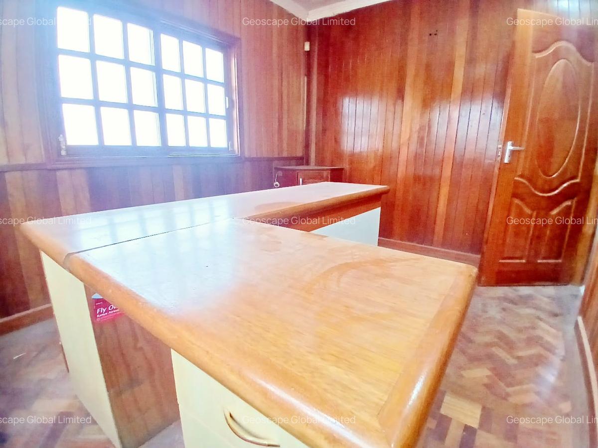 7,000 ft² Warehouse with Backup Generator in Industrial Area - 3