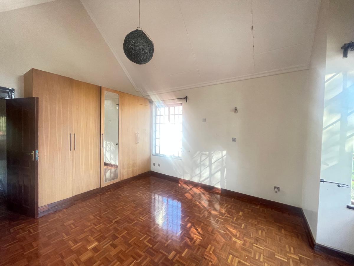 5 Bed Townhouse with En Suite in Lavington - 16