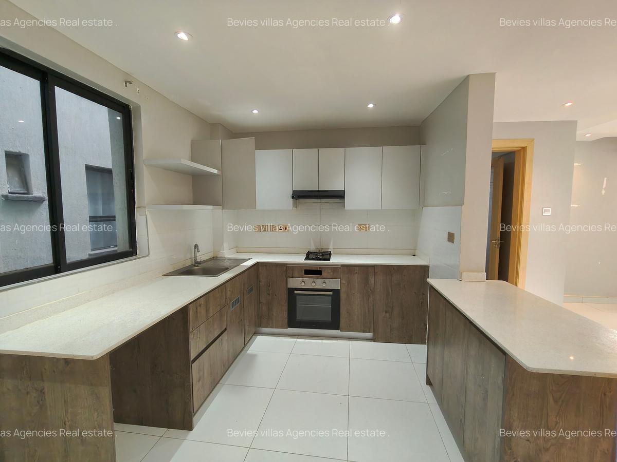 1 Bed Apartment with En Suite at Parklands - 1