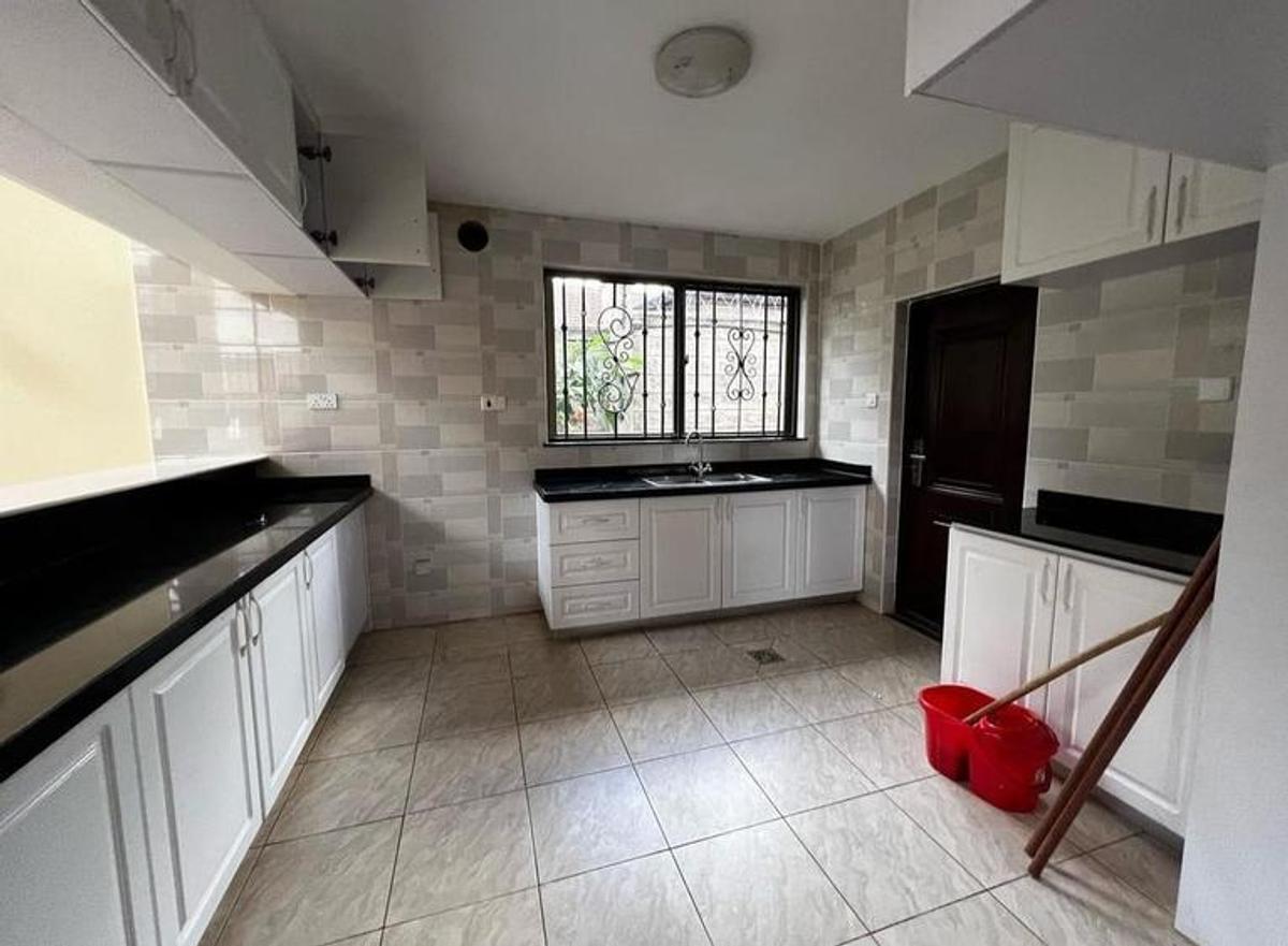 5 Bed Townhouse with En Suite at Chalbi Drive - 12