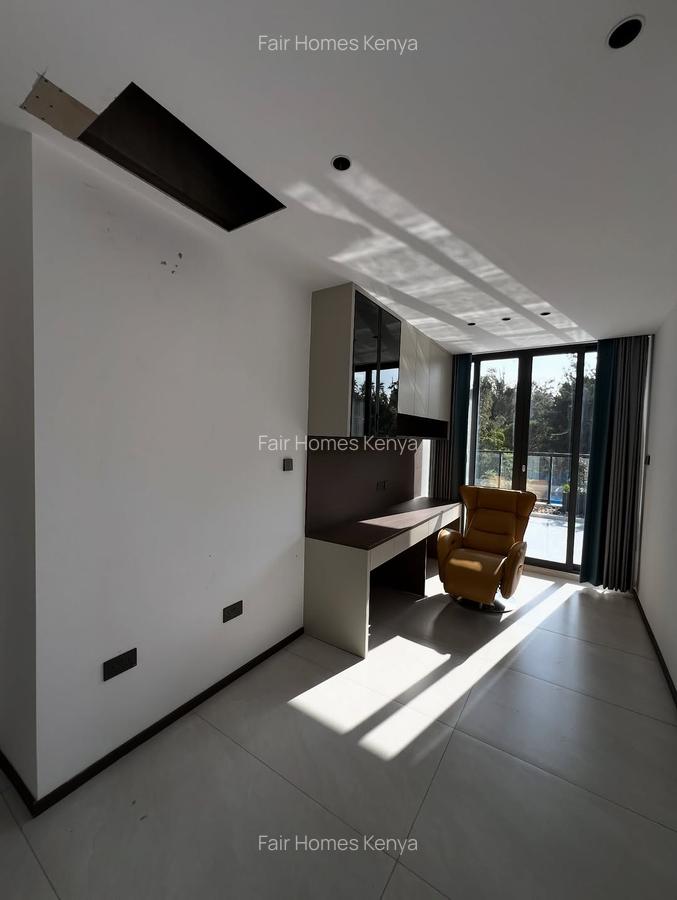 5 Bed Townhouse with En Suite at Lavington Green - 12