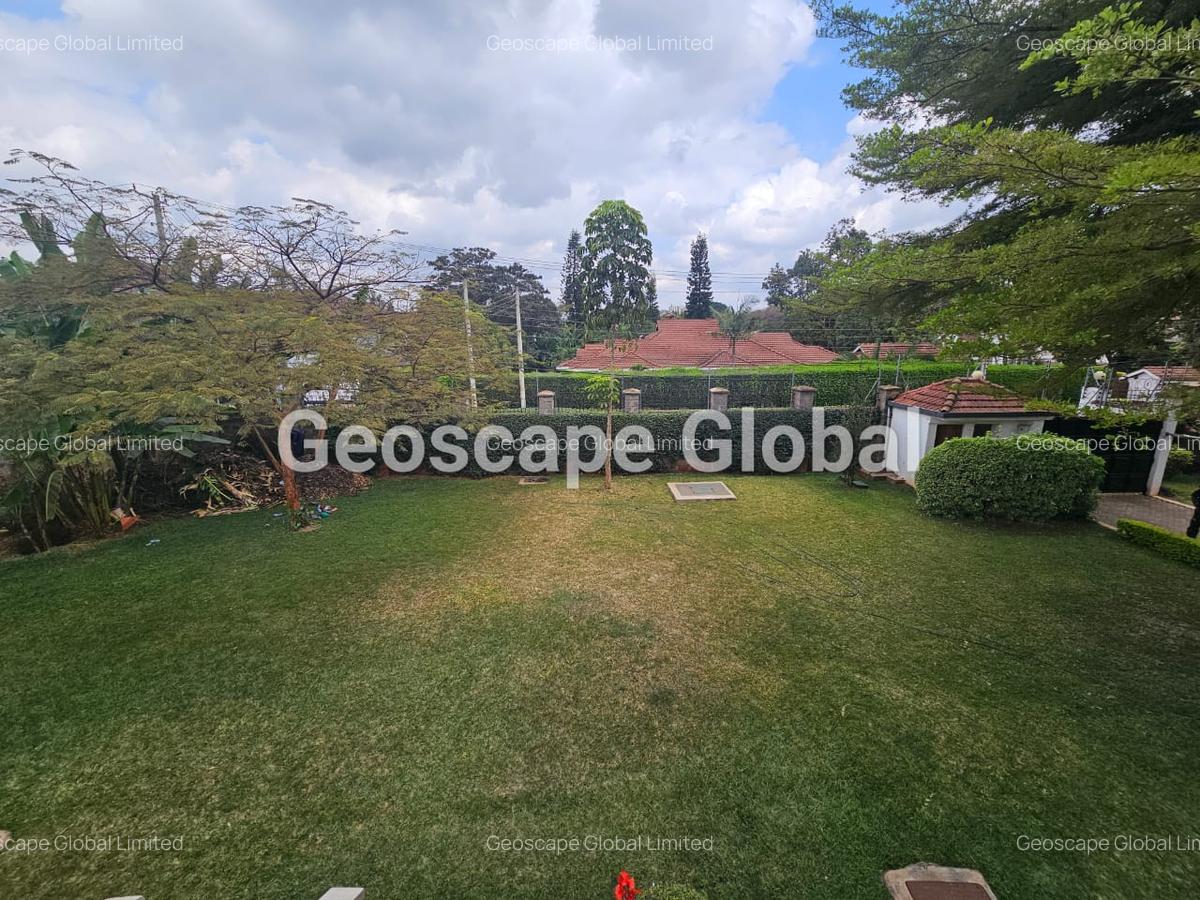 5 Bed House with En Suite in Runda - 1