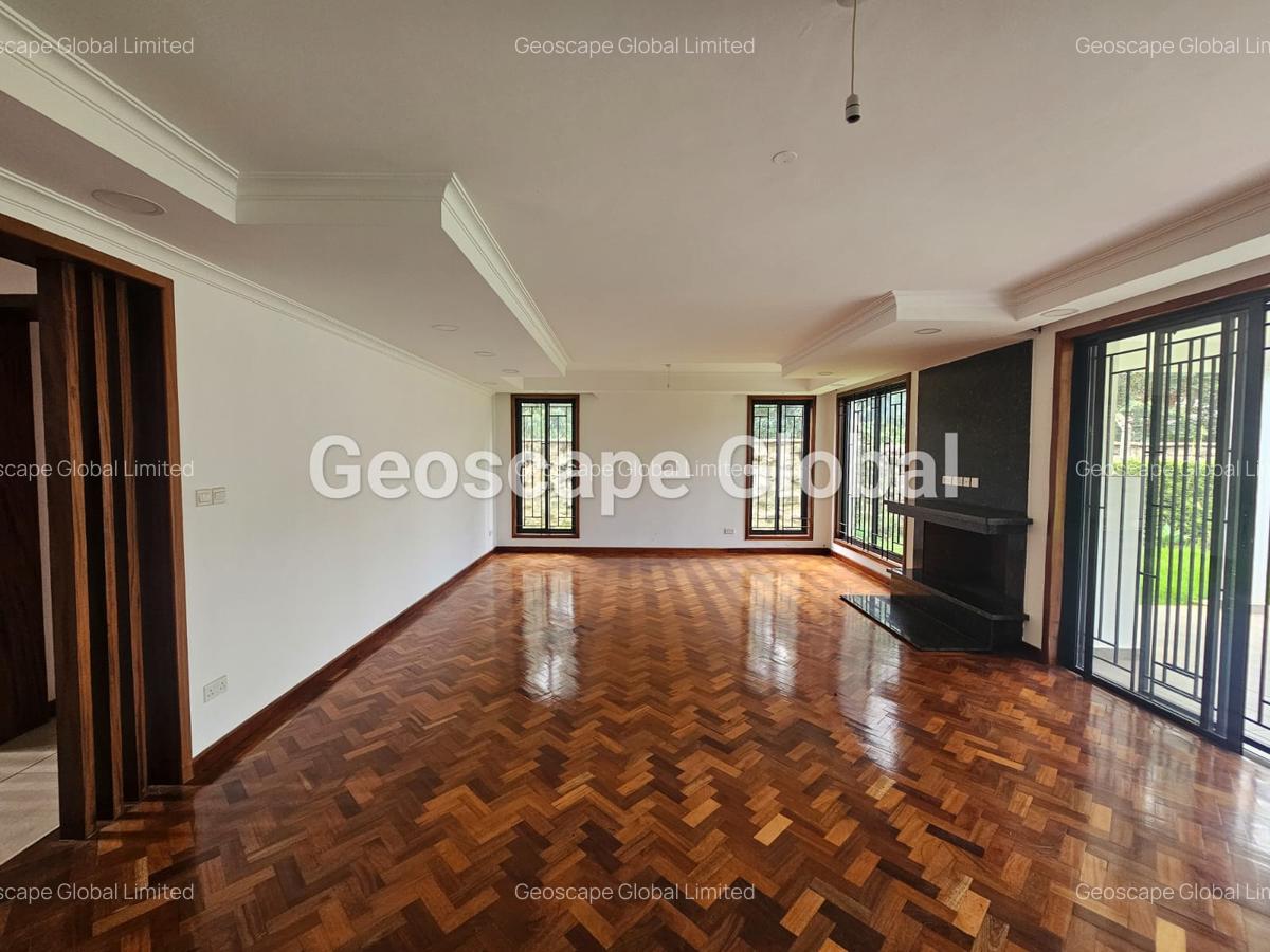 5 Bed House with En Suite in Lavington - 2