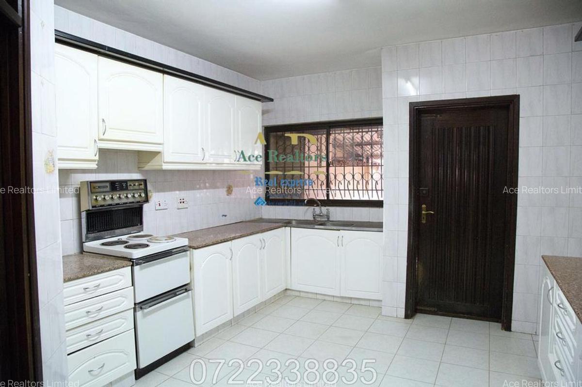 5 Bed Townhouse with En Suite at Rhapta Road - 5