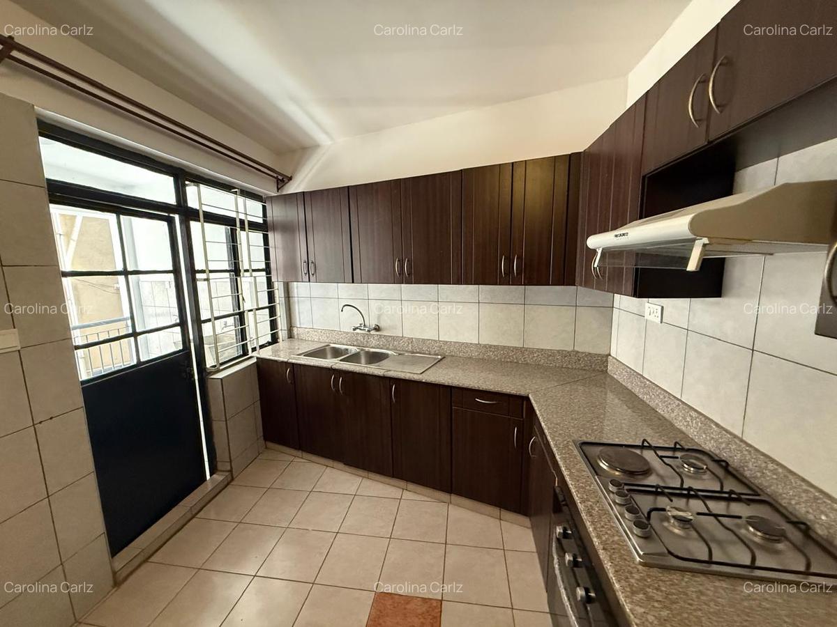 2 Bed Apartment with En Suite in Kilimani - 3