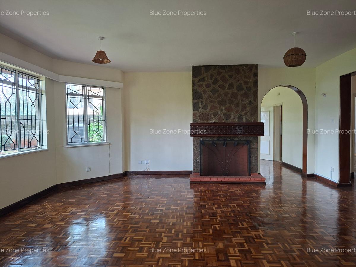 5 Bed House with En Suite at Off Un Avenue - 3