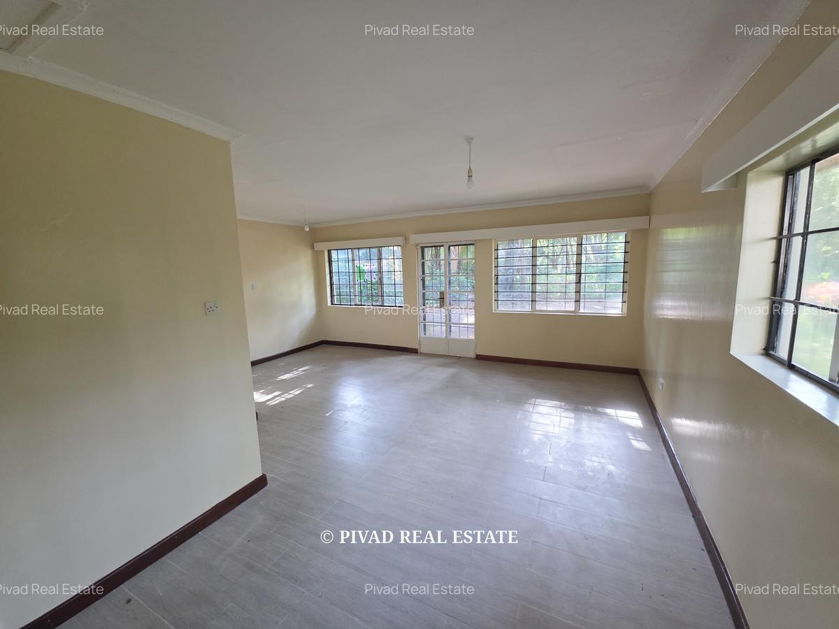 4 Bed House with Garden in Rosslyn - 14