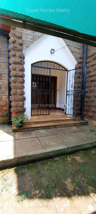 5 Bed Townhouse with En Suite in Lavington - 2