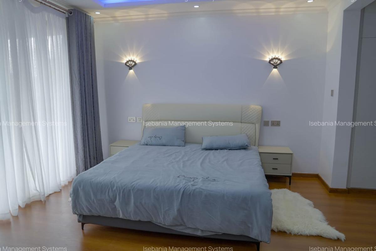 4 Bed House with En Suite at - 6