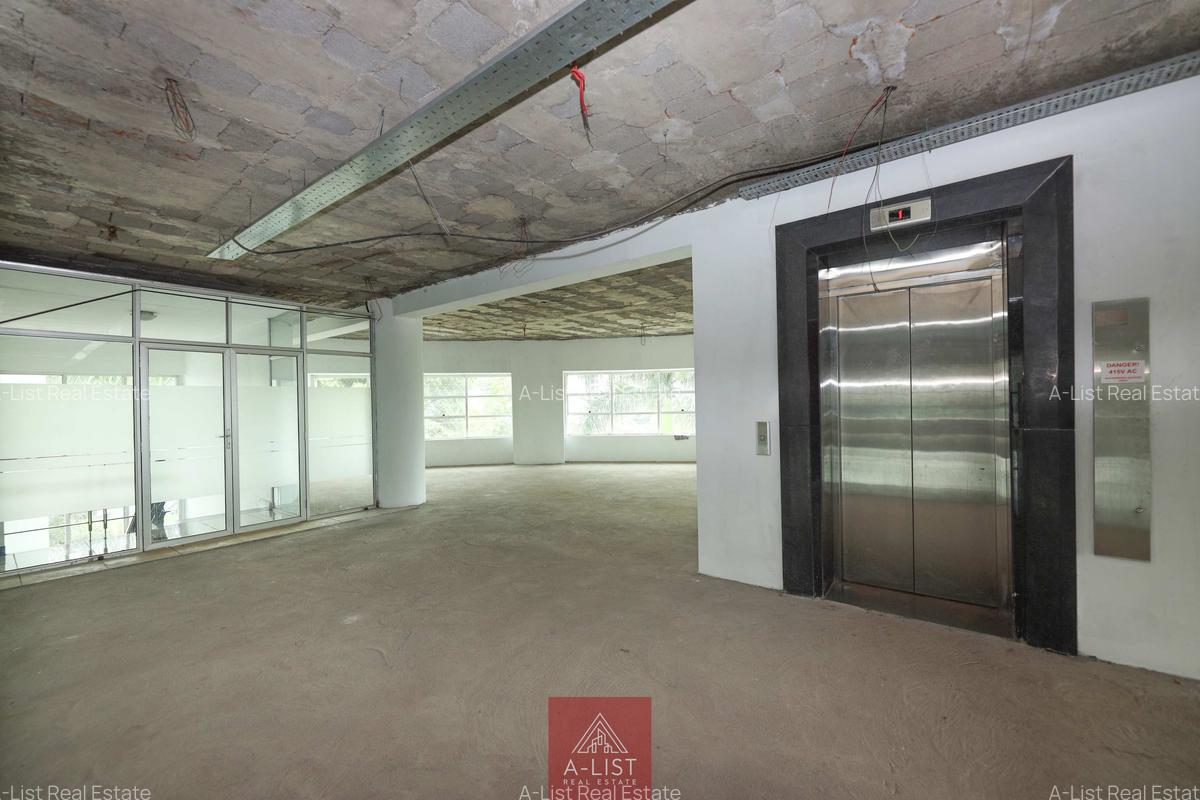 6,162 ft² Commercial Property with Service Charge Included at Woodvale Close - 13