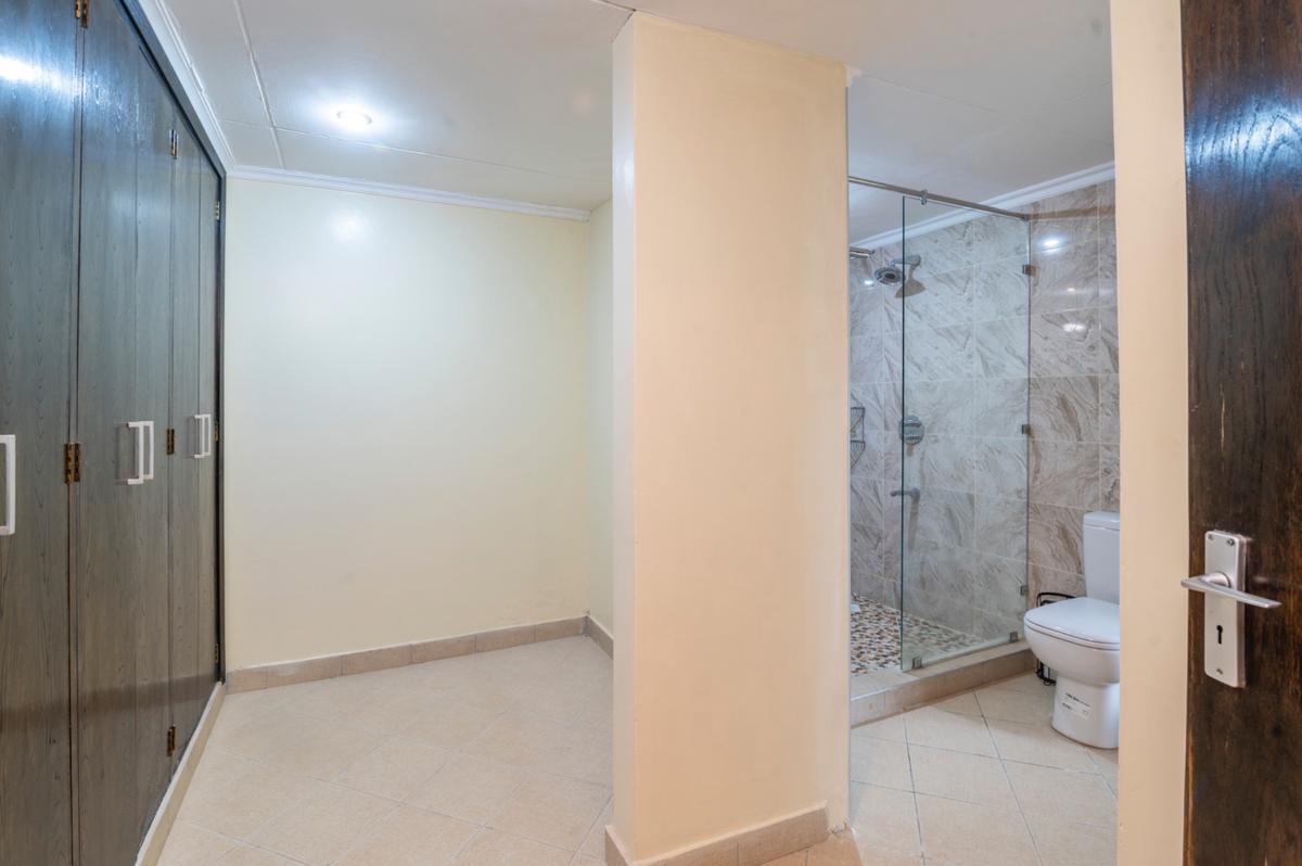 4 Bed House with En Suite in Runda - 14