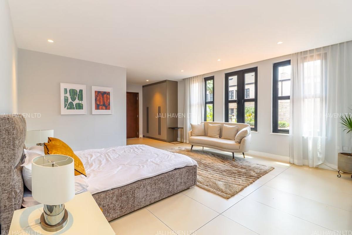 5 Bed Villa with En Suite in Runda - 13