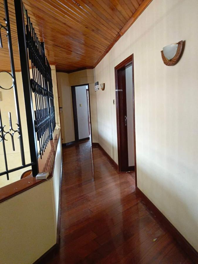 4 Bed House with En Suite in Runda - 14