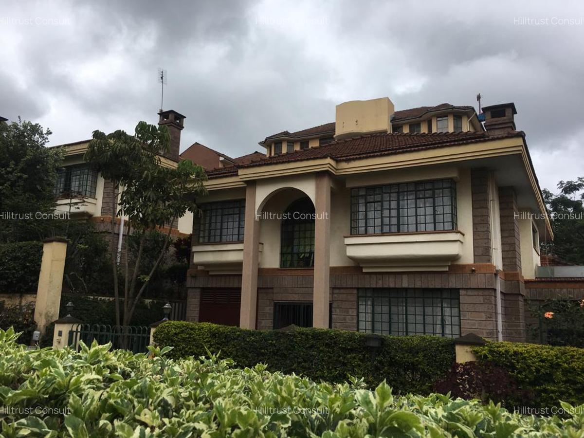 4 Bed Townhouse with En Suite at Brookside Garden - 1