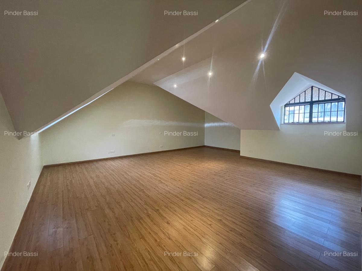 5 Bed Townhouse with En Suite in Lavington - 14