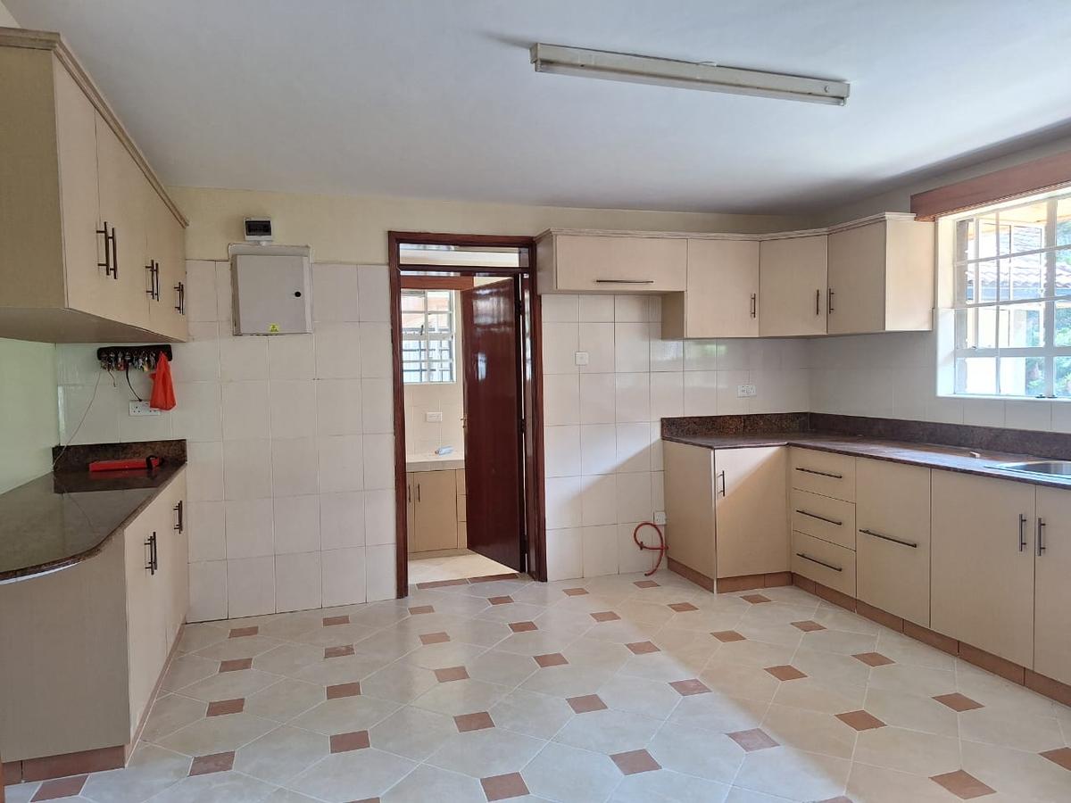 4 Bed House with En Suite in Runda - 16