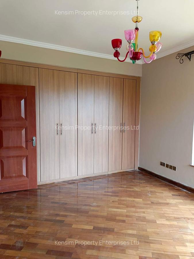 4 Bed Townhouse with En Suite in Ridgeways - 5