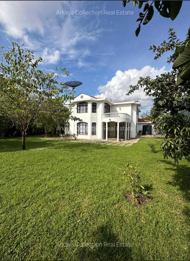 6 Bed Villa with En Suite in Lavington - 1