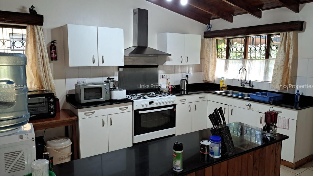 3 Bed House with En Suite at Hardy Area - 4