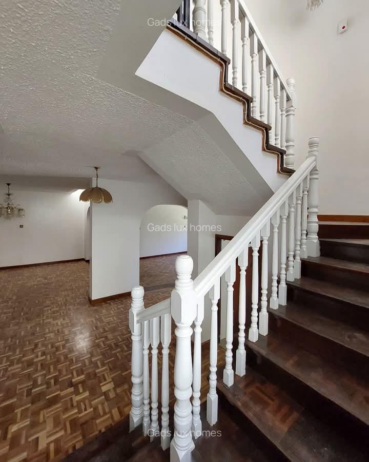 4 Bed Townhouse with En Suite at Westlands - 6