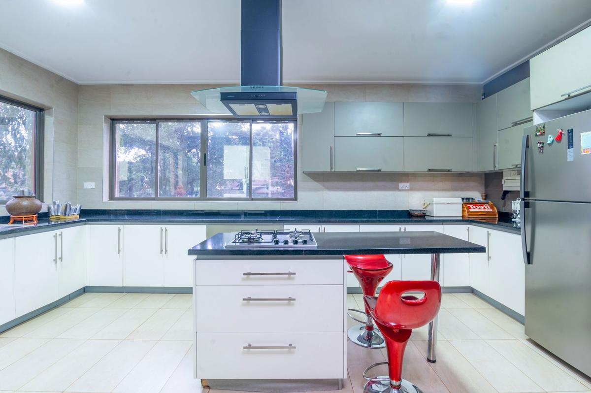 4 Bed Apartment with En Suite in Westlands Area - 4