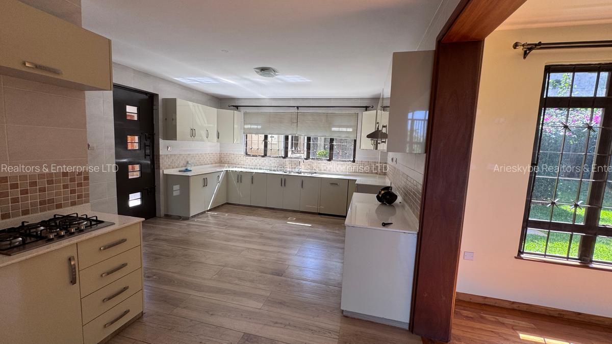 5 Bed Villa with En Suite in Runda - 11