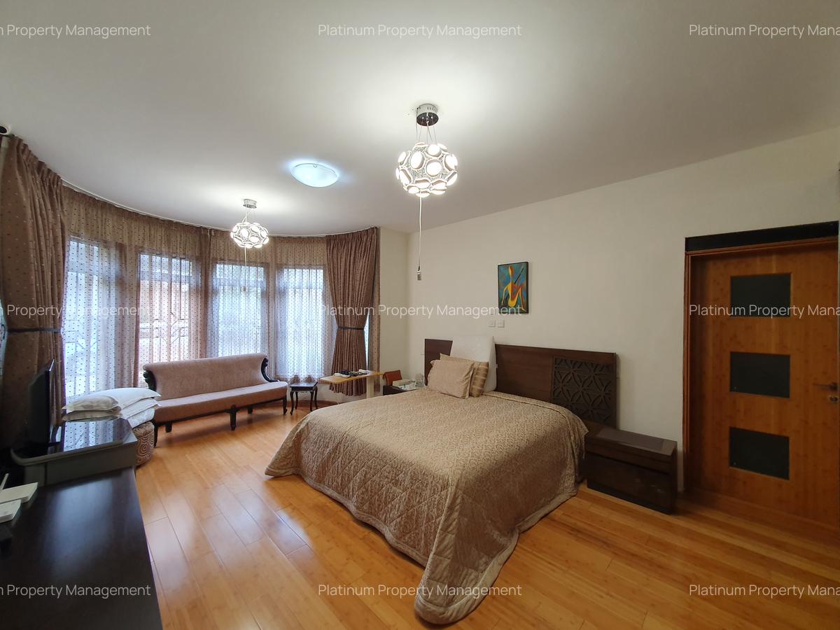 5 Bed Villa with En Suite in Kyuna - 11