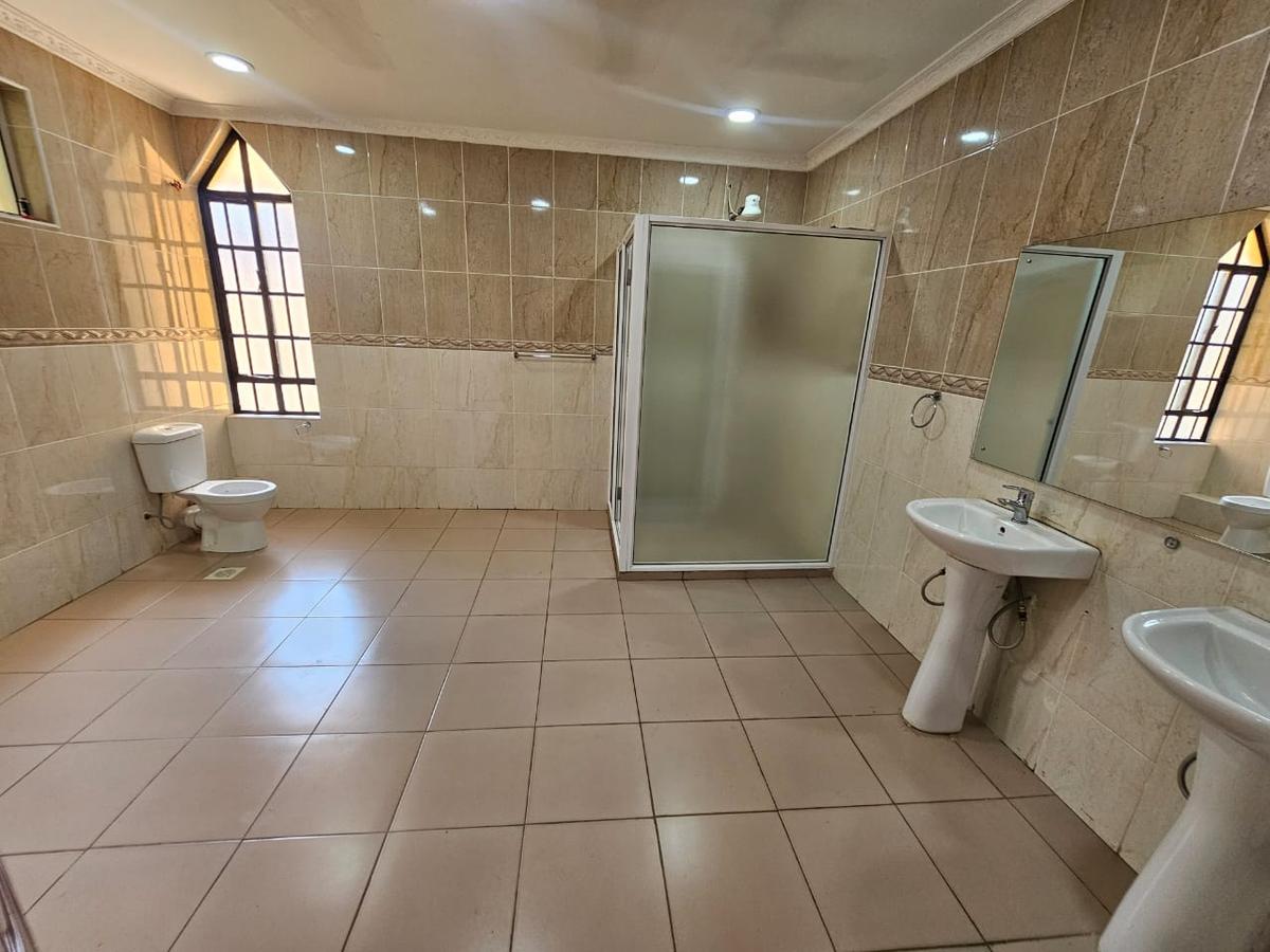 5 Bed House with En Suite in Kyuna - 19